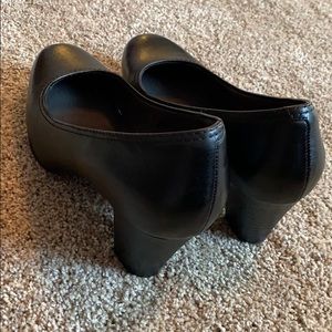 Clark’s 9 WIDE Heels